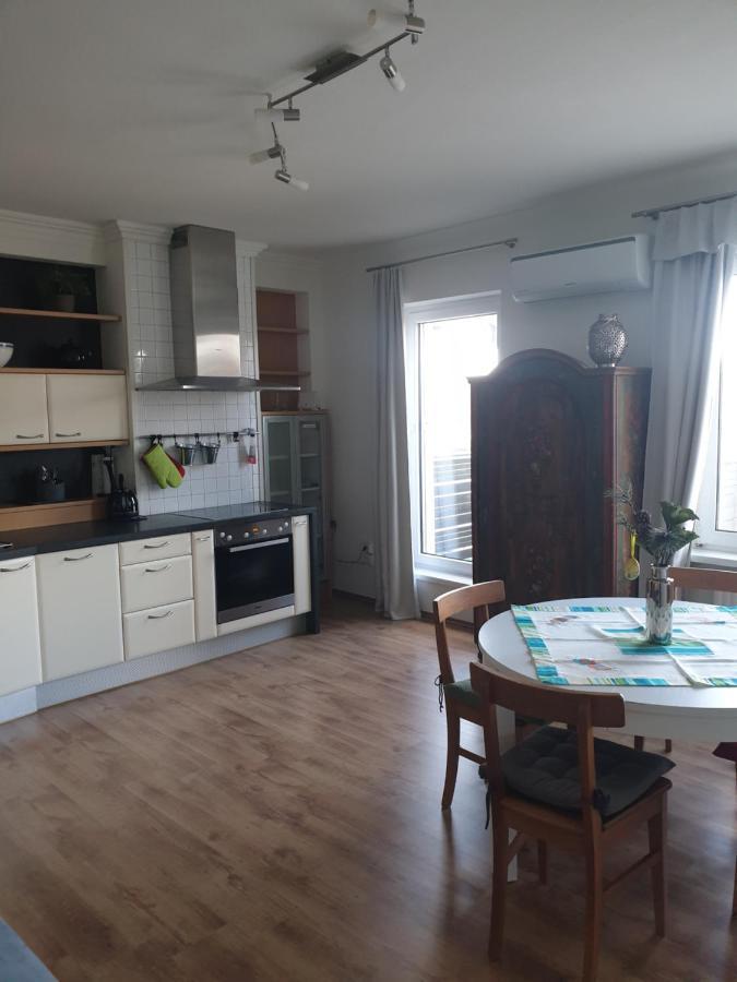 Apartment Stockerau Buitenkant foto